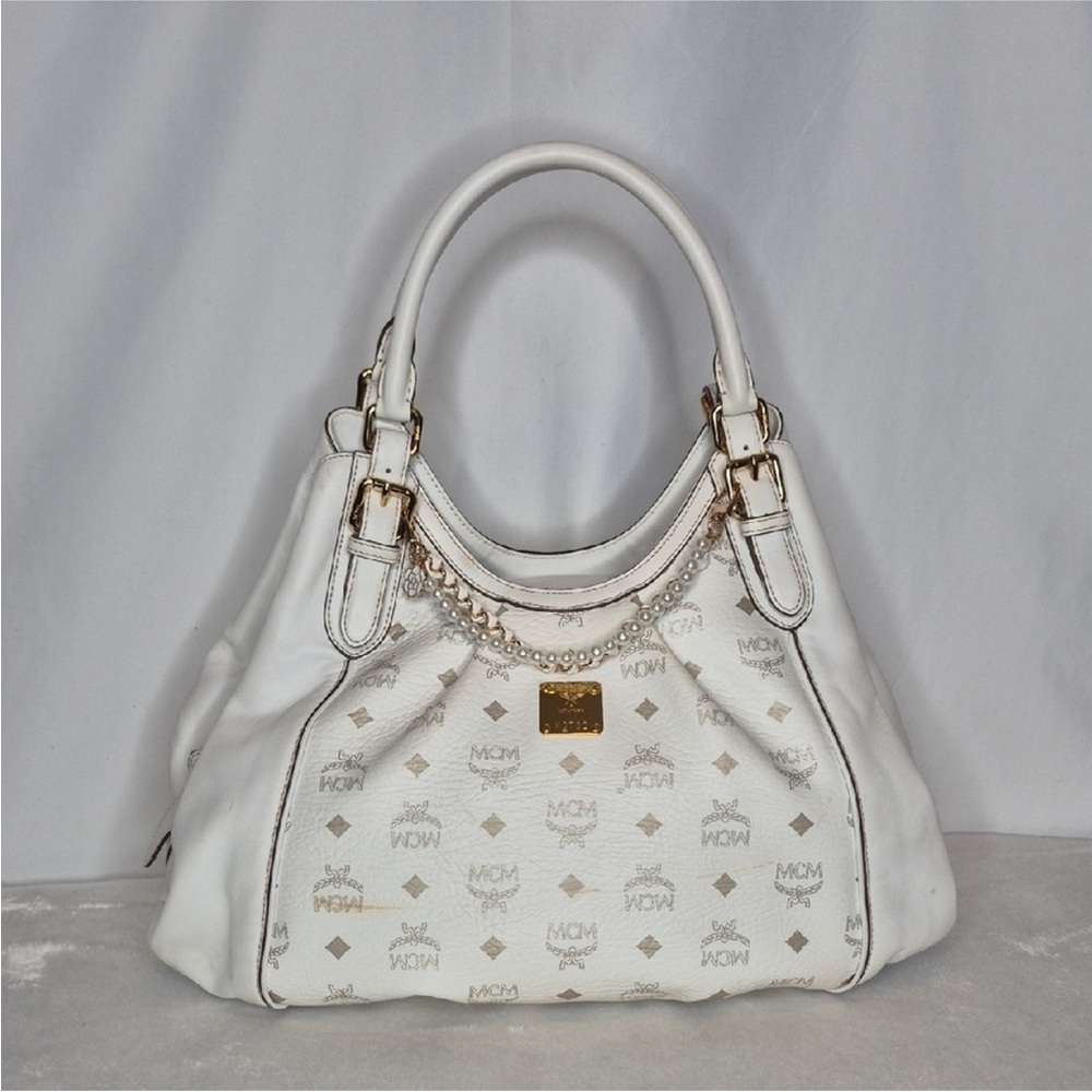 MCM White Shoulder Bag with Logo Pattern
MCM
Size: 17 × 12 x 9 Handles 7